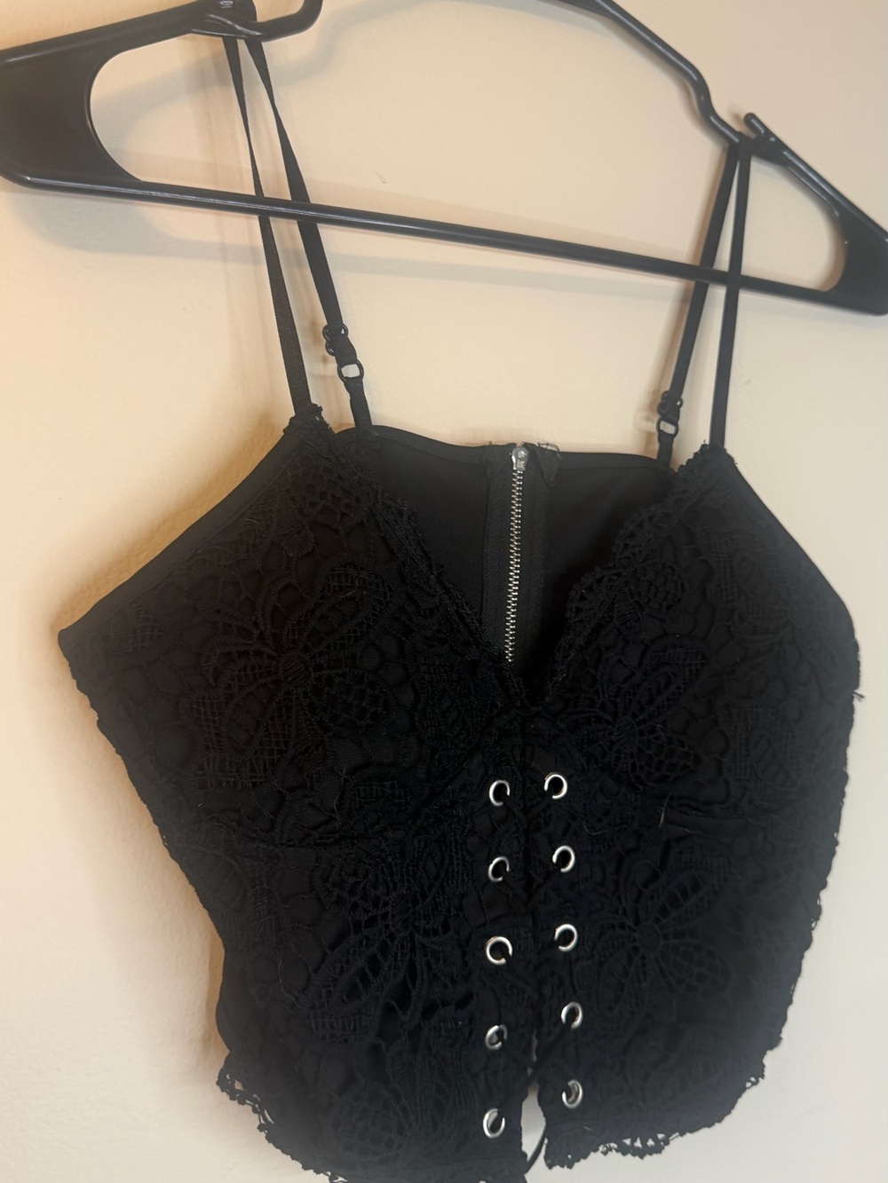 ROMWE Black Lace Corset Crop Cami with Front Zip & Eyelet Lacing